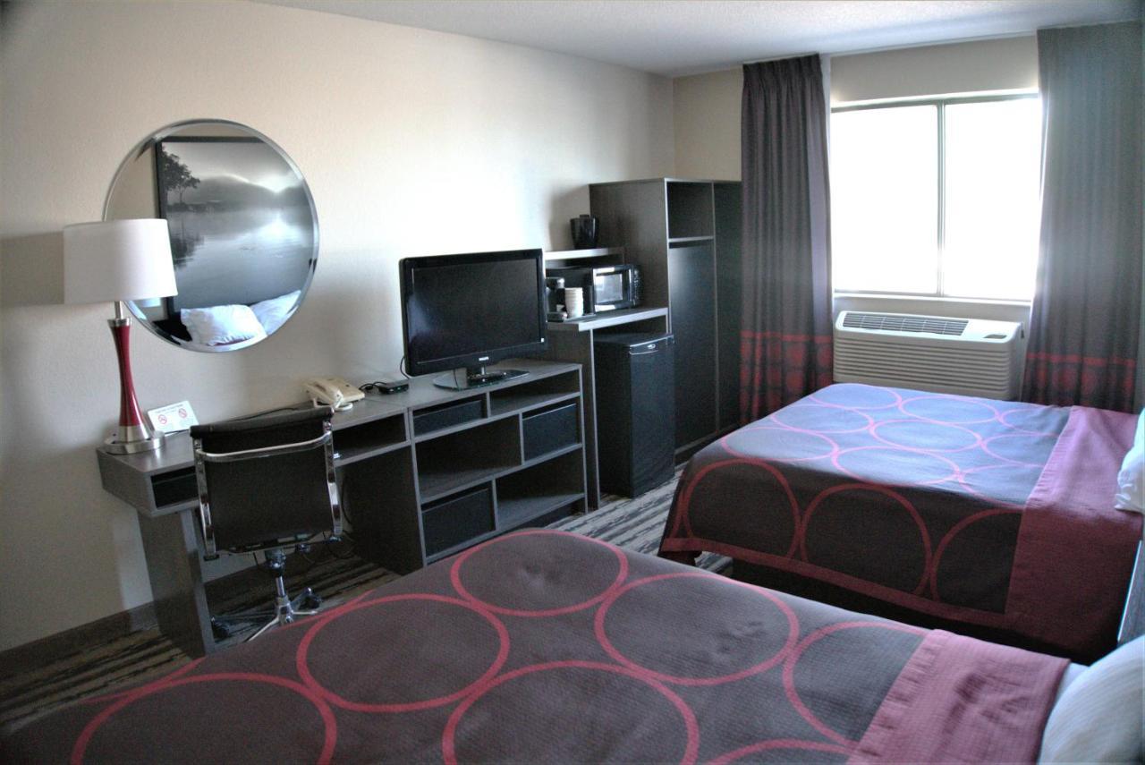 Super 8 By Wyndham Spirit Lake/Okoboji Phòng bức ảnh