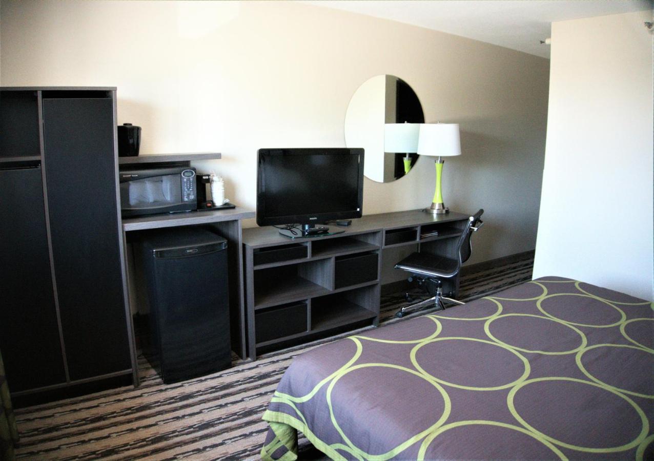 Super 8 By Wyndham Spirit Lake/Okoboji Phòng bức ảnh