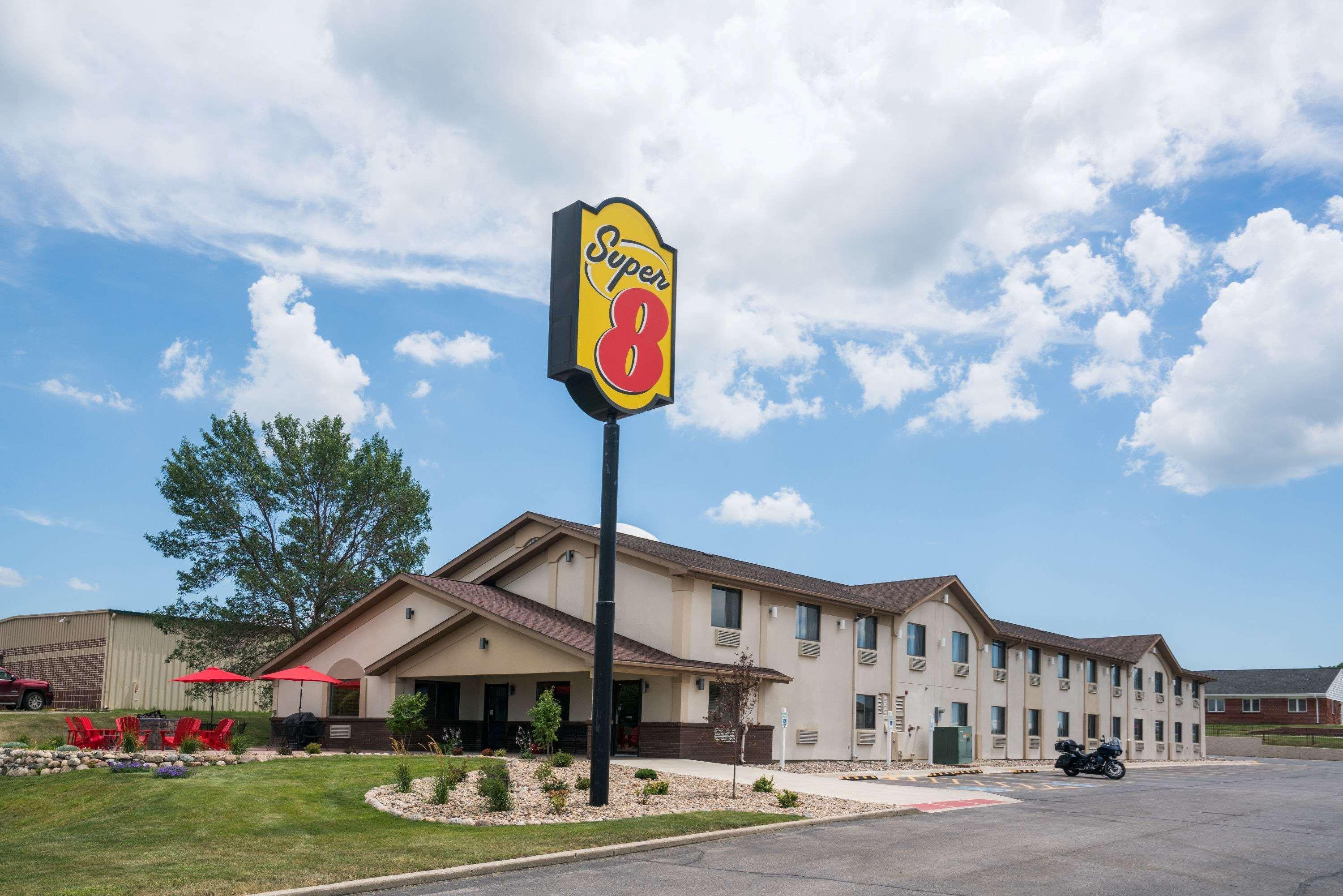 Super 8 By Wyndham Spirit Lake/Okoboji Ngoại thất bức ảnh