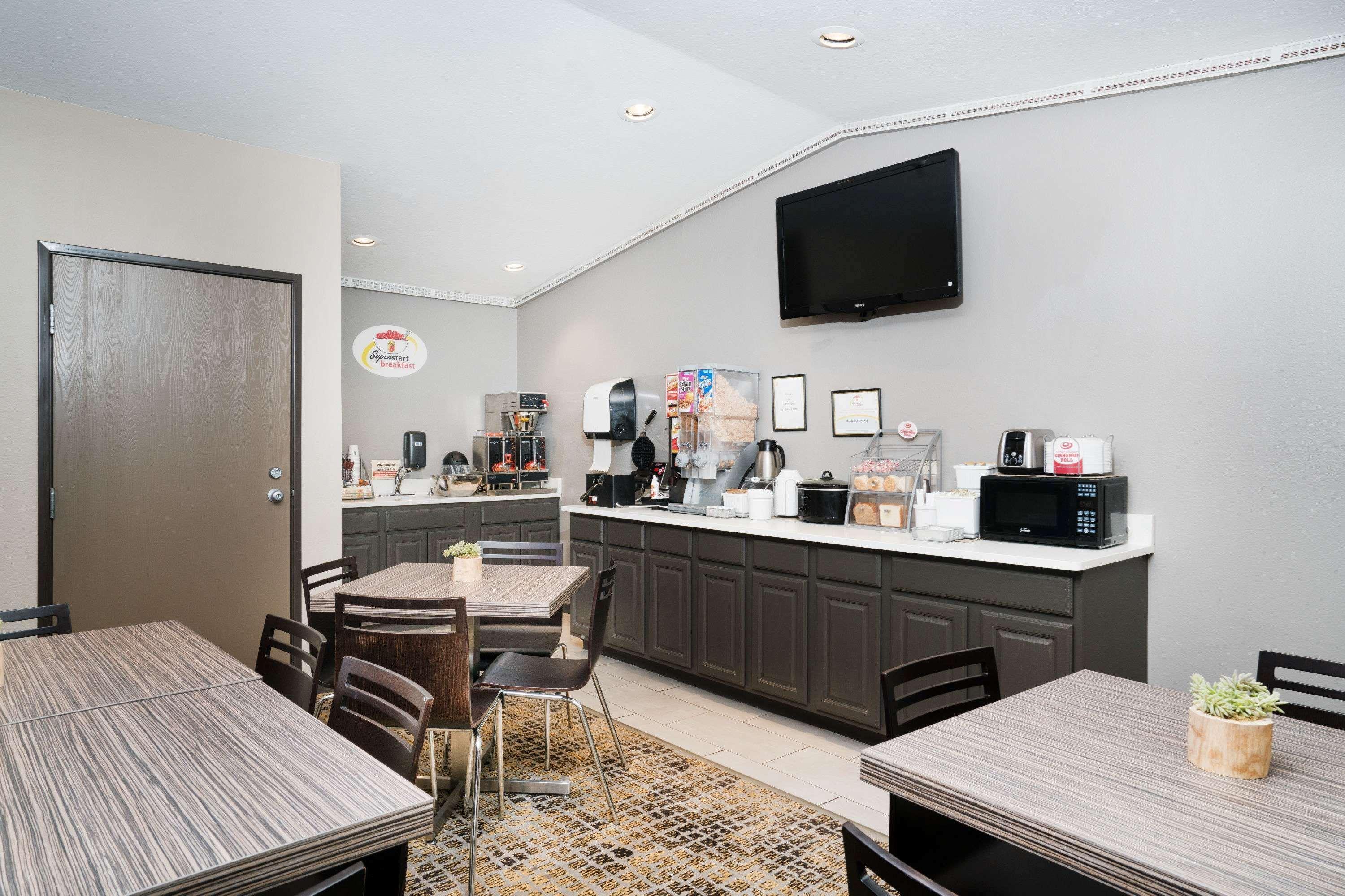 Super 8 By Wyndham Spirit Lake/Okoboji Ngoại thất bức ảnh