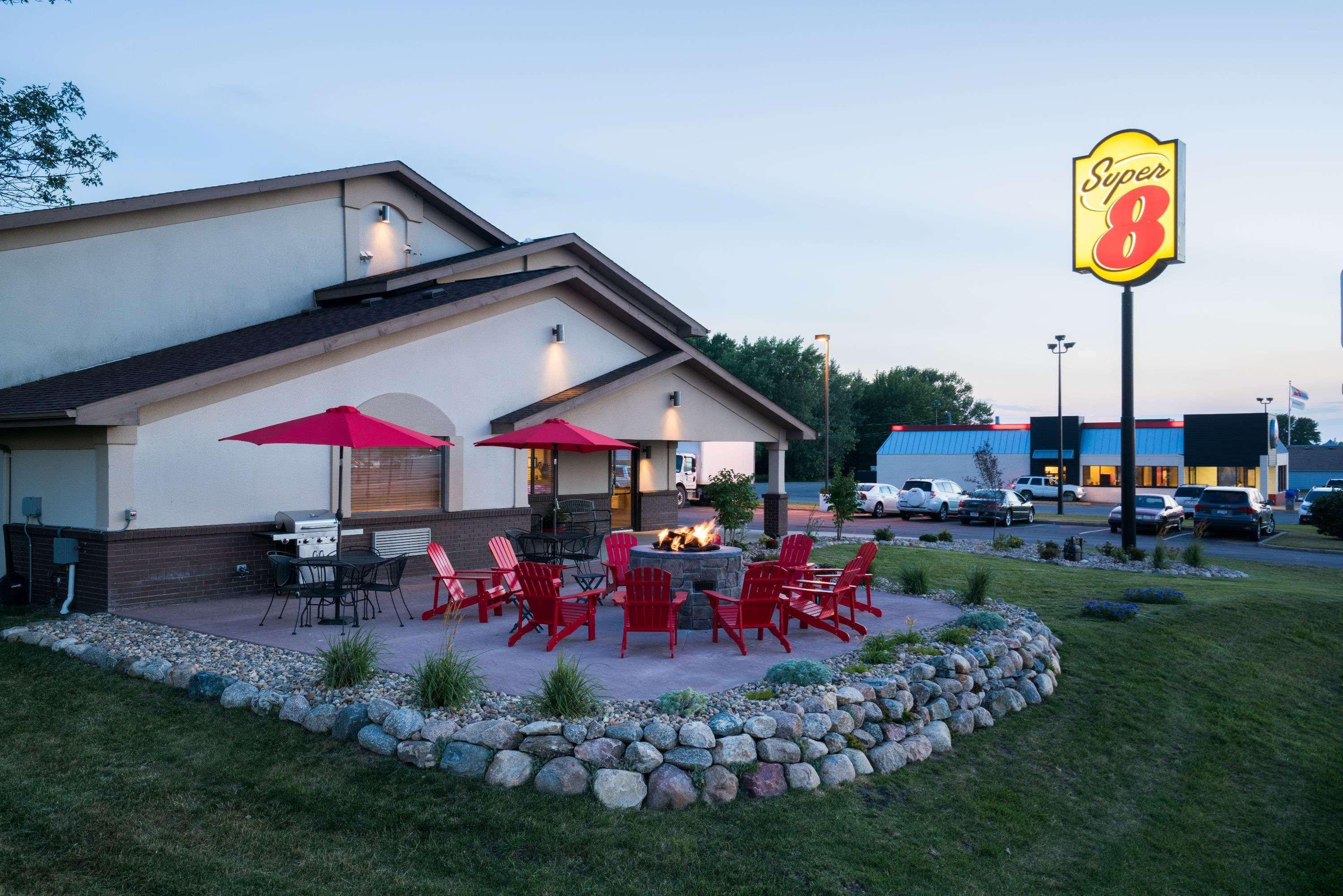 Super 8 By Wyndham Spirit Lake/Okoboji Ngoại thất bức ảnh