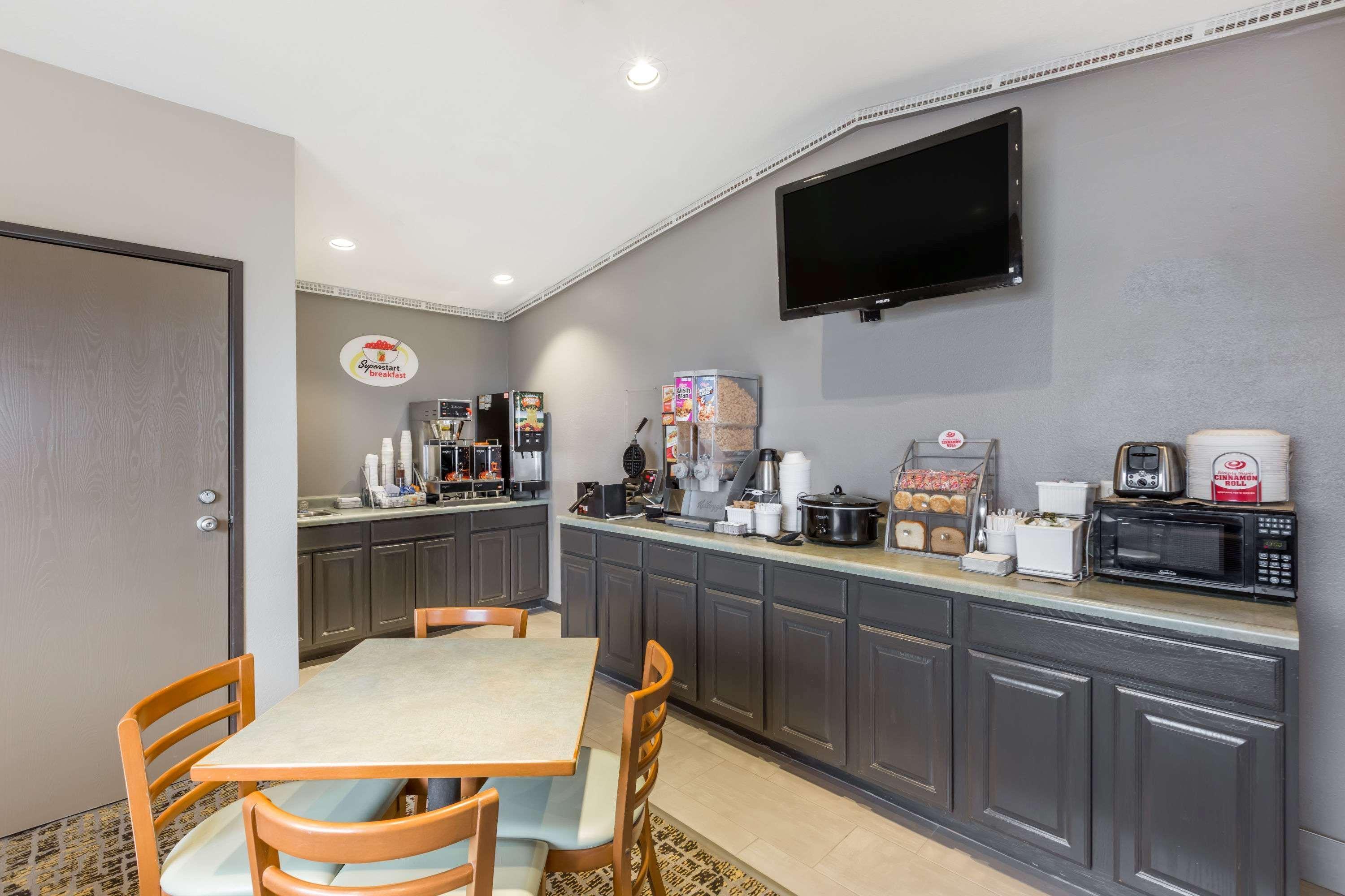 Super 8 By Wyndham Spirit Lake/Okoboji Ngoại thất bức ảnh