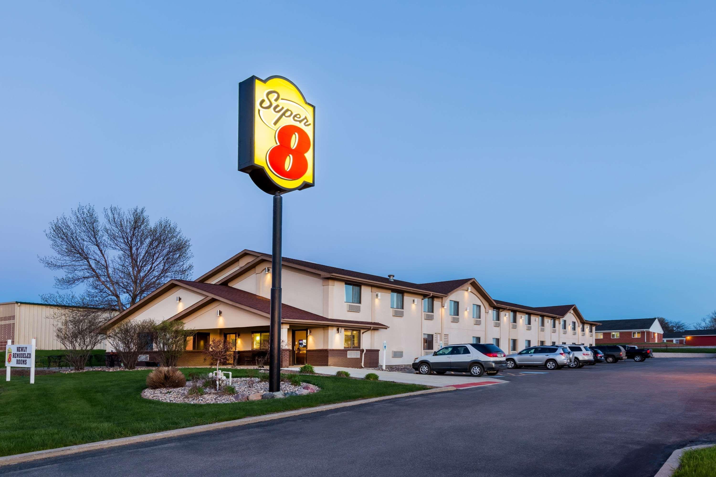 Super 8 By Wyndham Spirit Lake/Okoboji Ngoại thất bức ảnh