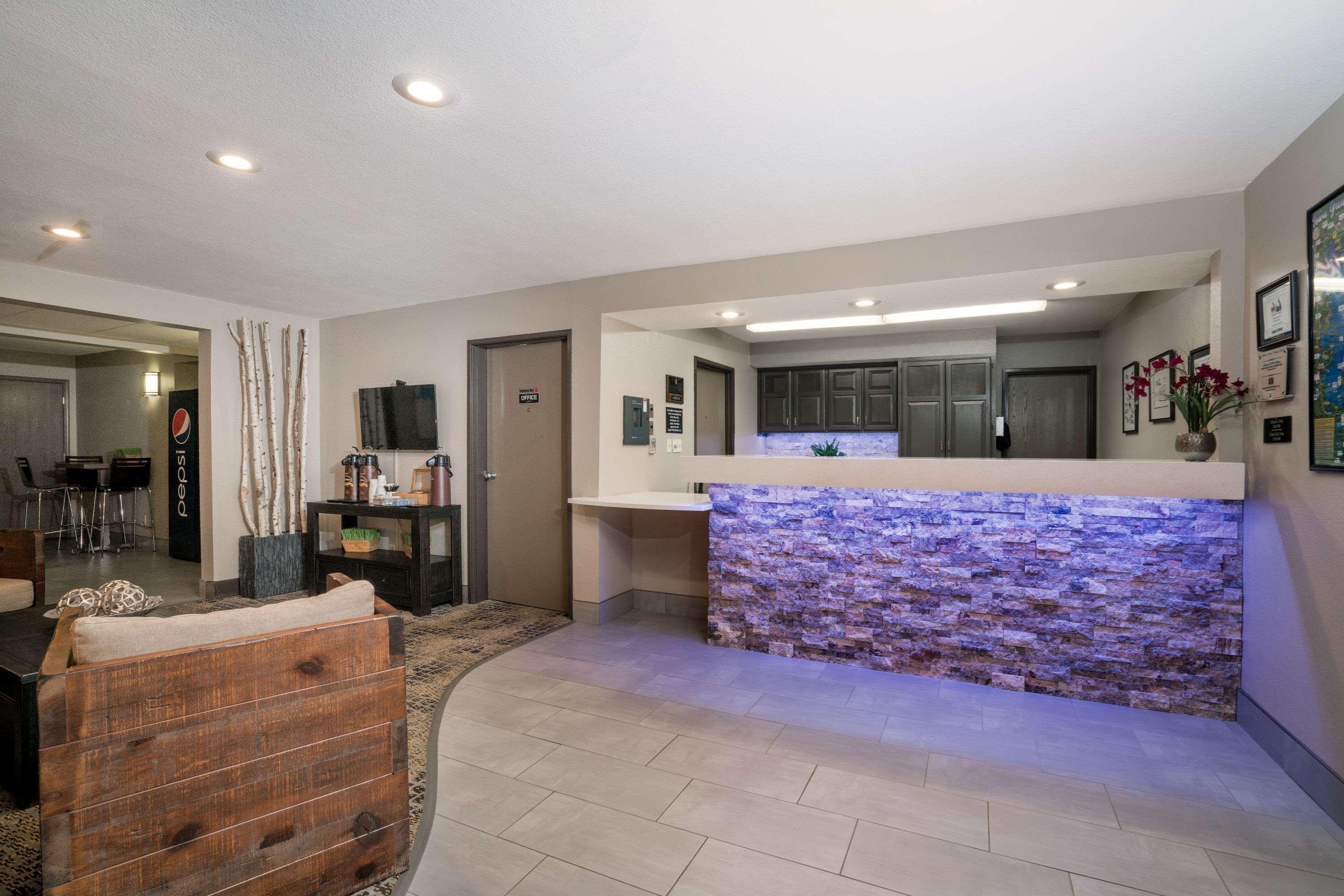 Super 8 By Wyndham Spirit Lake/Okoboji Ngoại thất bức ảnh